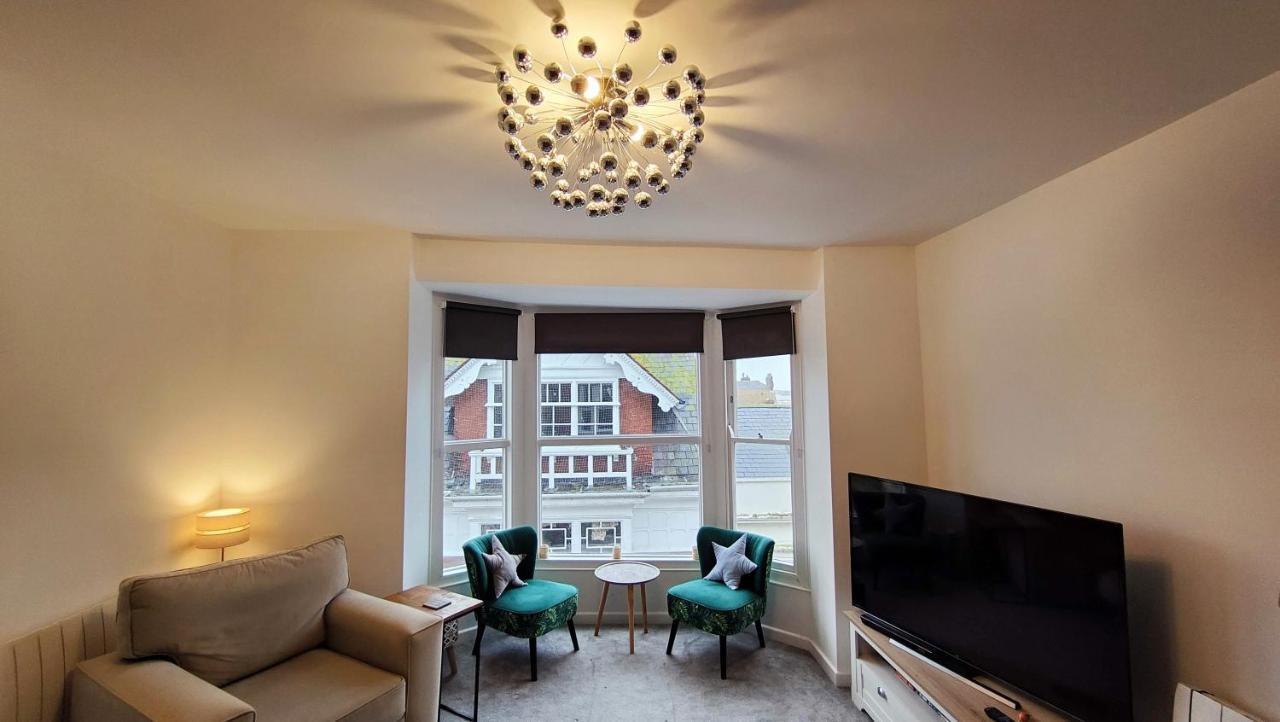 Stunning One Bedroom Flat In * Уэймут